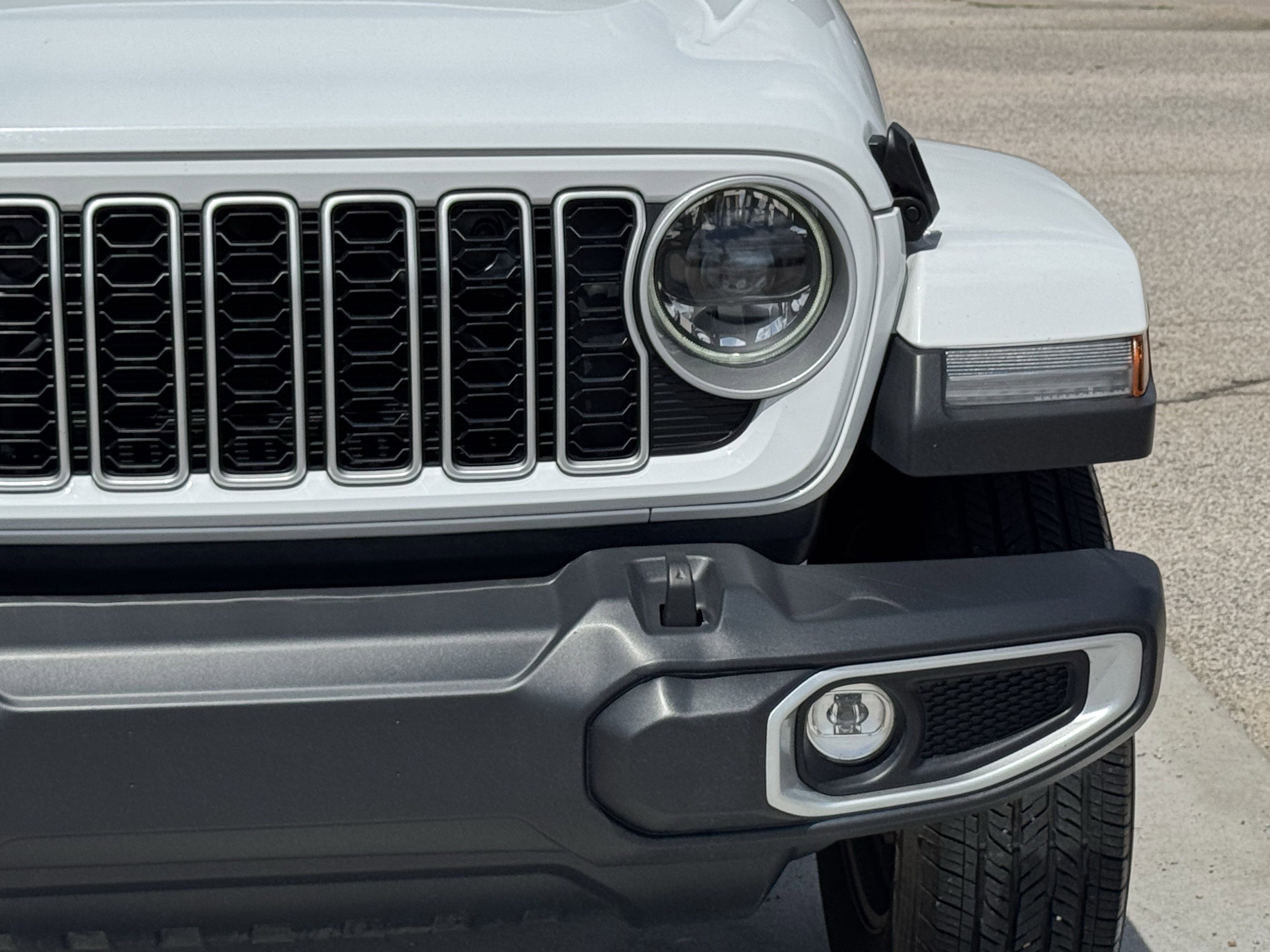 Used 2025 Jeep Wrangler Sahara image 5