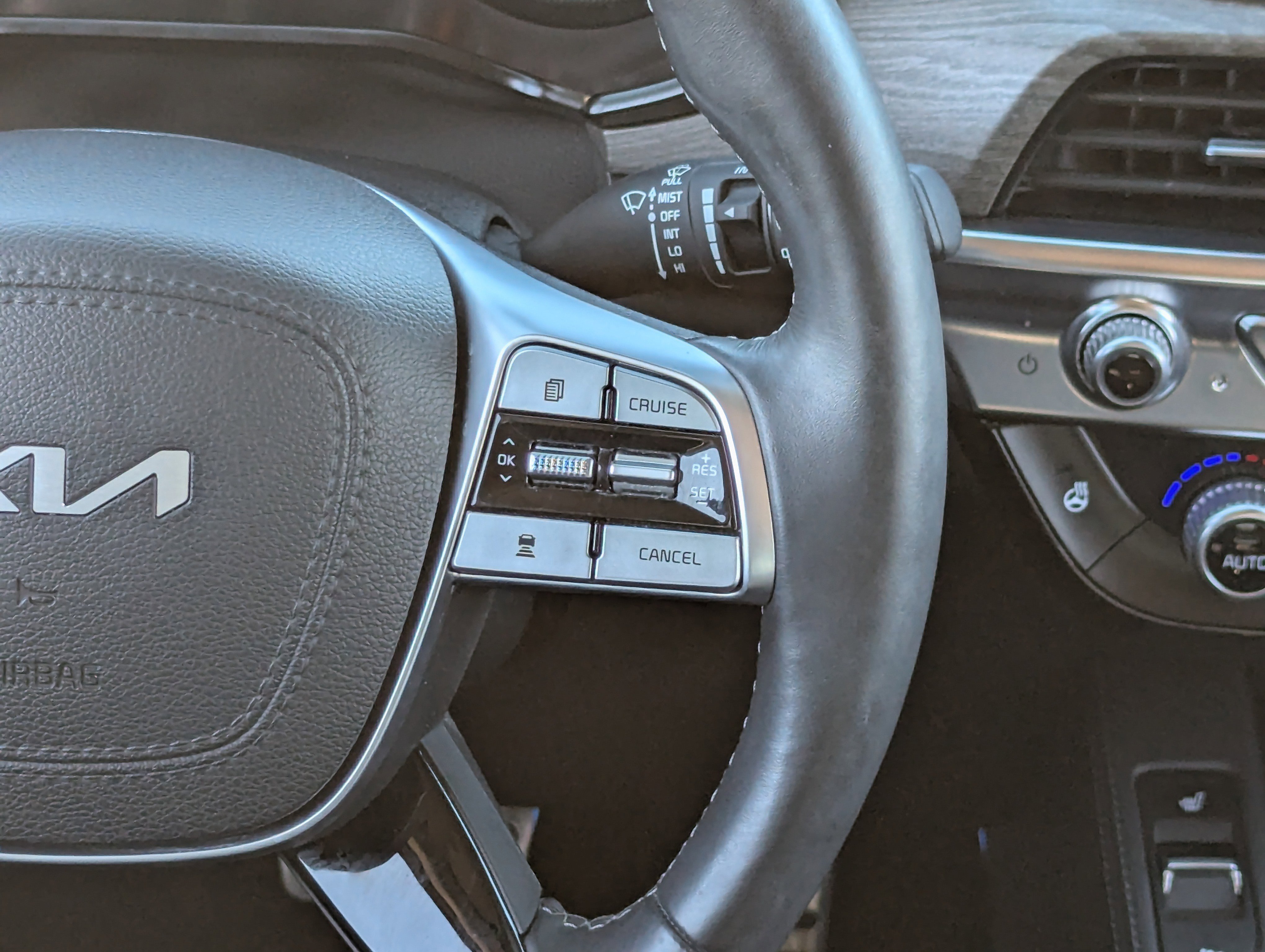 Certified 2022 Kia Telluride SX w/ Towing Package image 18