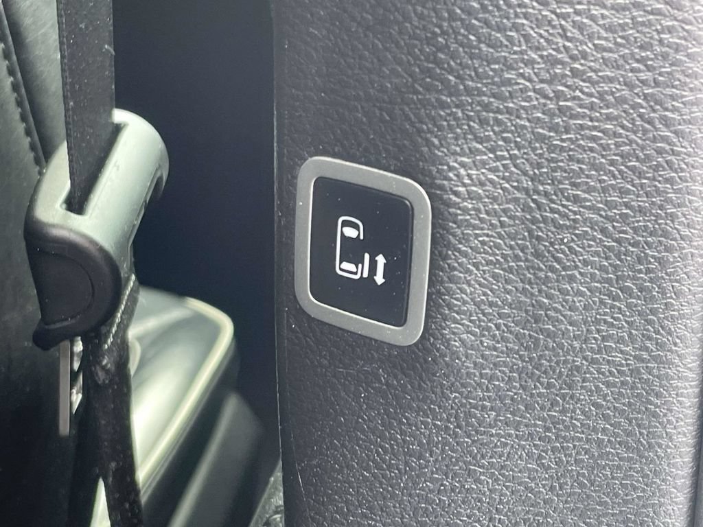 Certified 2025 Chrysler Pacifica Limited FWD image 21