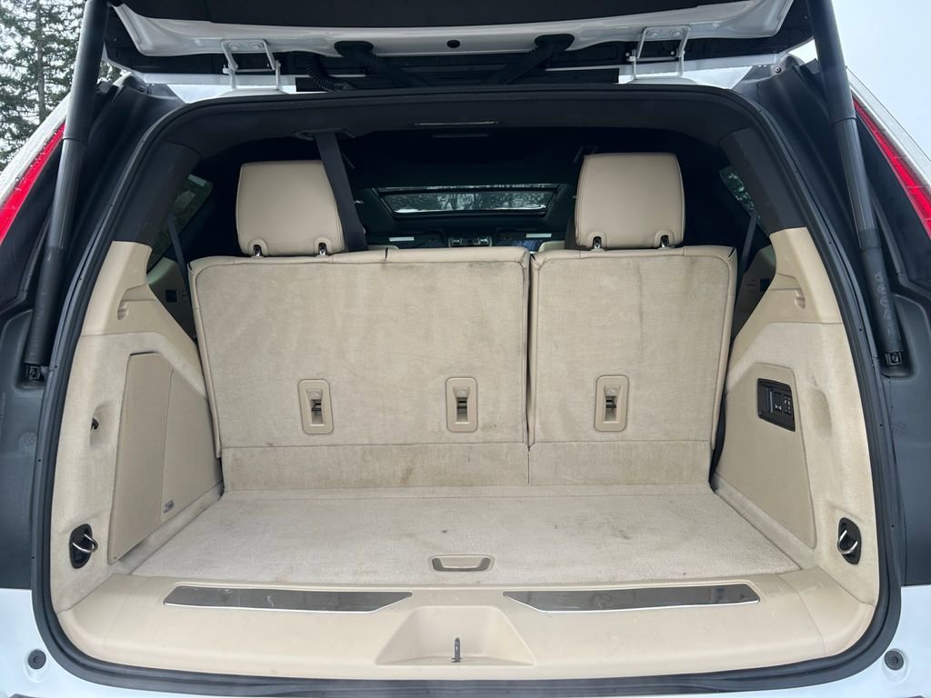 Used 2024 Cadillac Escalade Premium Luxury image 24