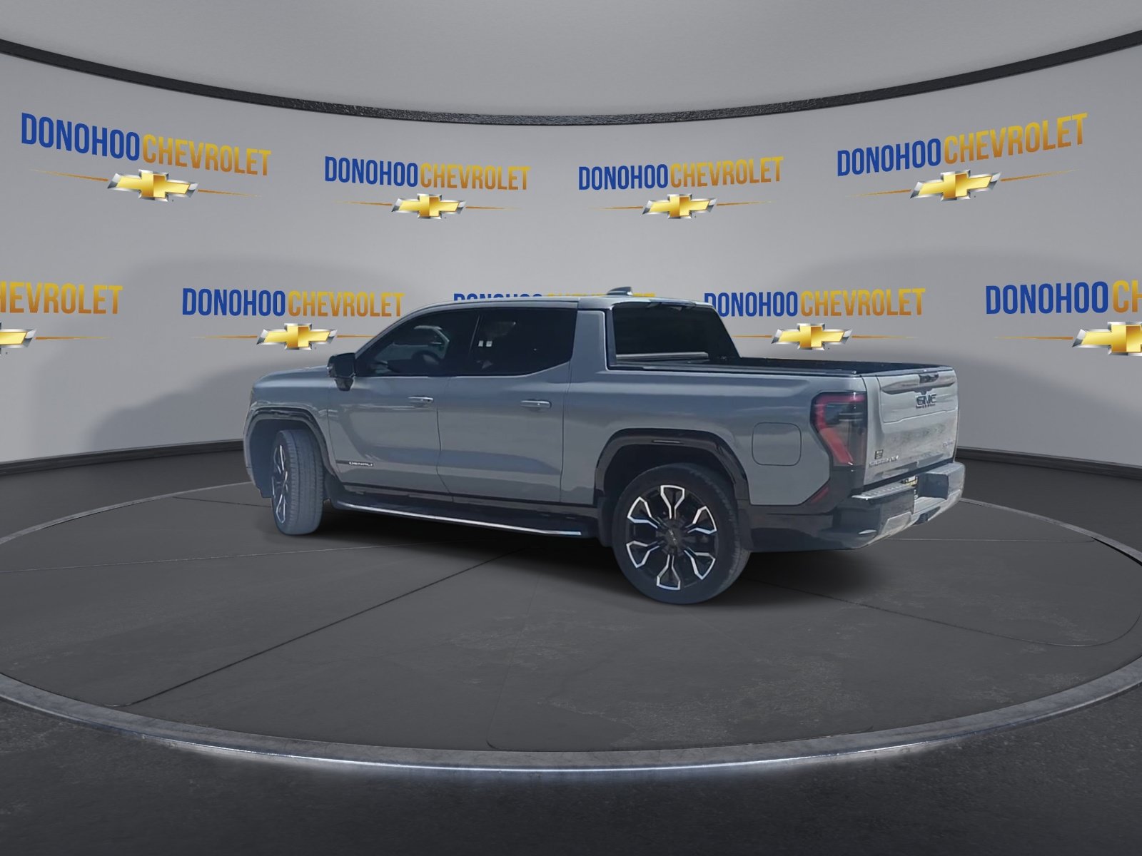 Used 2024 GMC Sierra EV Denali AWD/4WD image 10