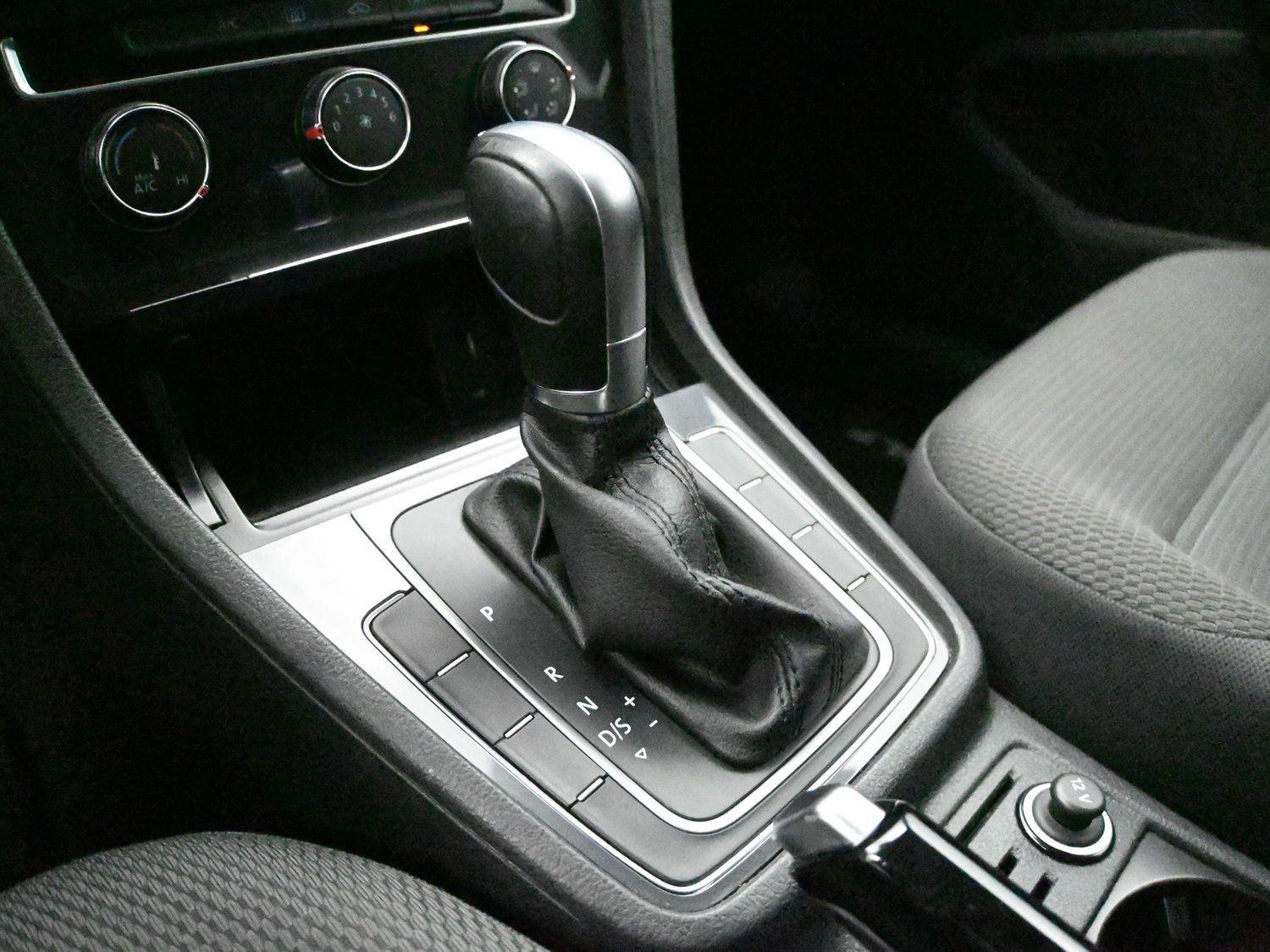 Used 2018 Volkswagen Golf S image 5