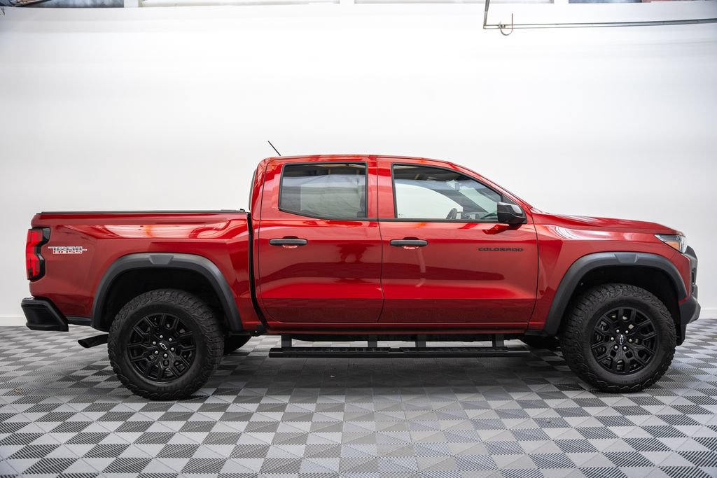 Used 2024 Chevrolet Colorado Trail Boss w/ Technology Package AWD/4WD image 4