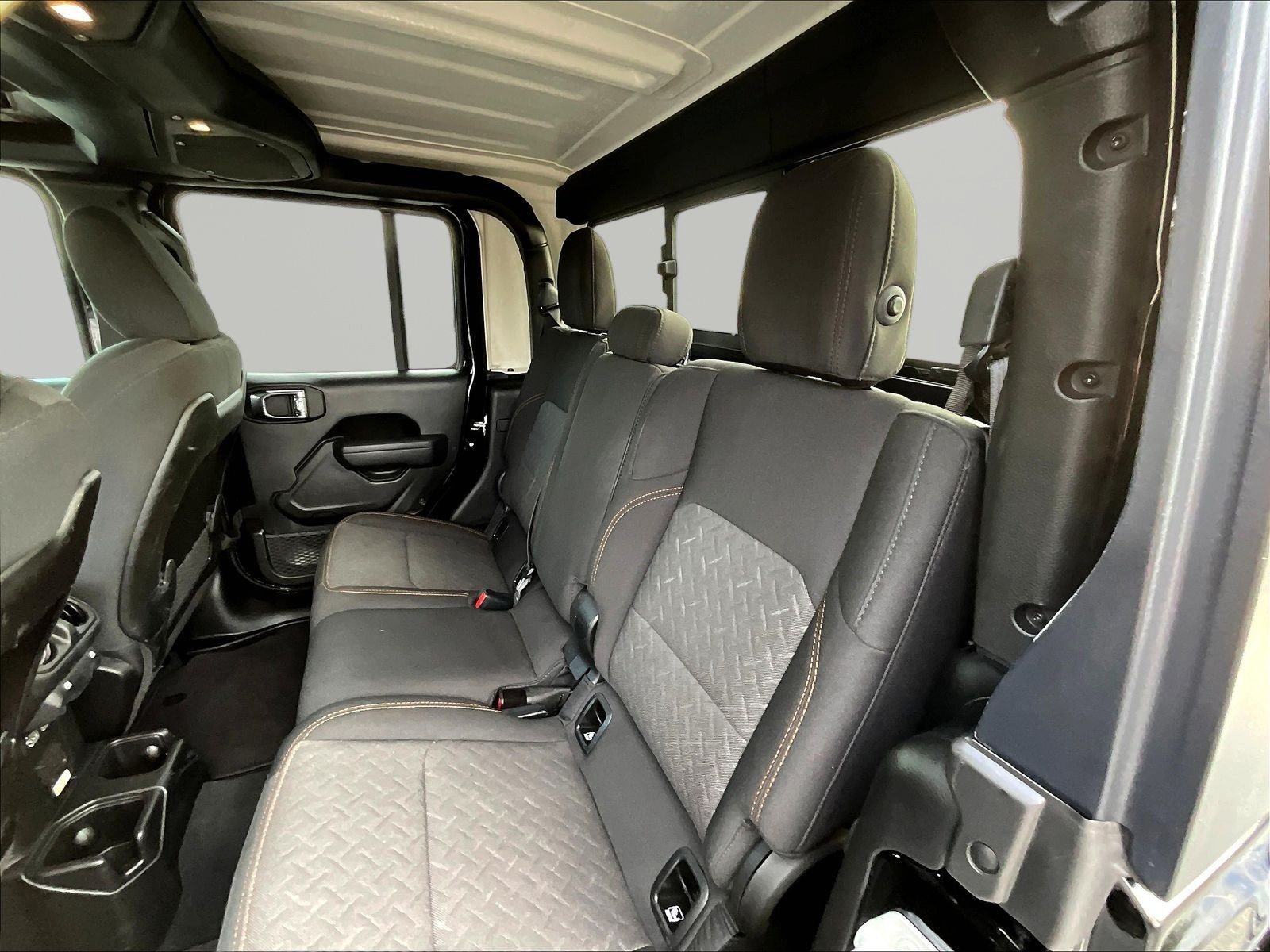 Used 2025 Jeep Gladiator Mojave w/ Convenience Group AWD/4WD image 22