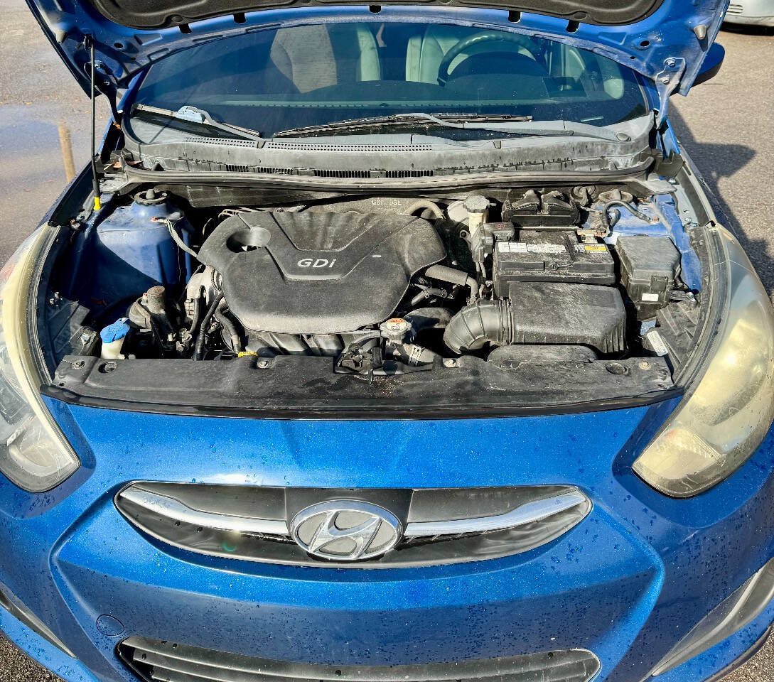 Used 2015 Hyundai Accent GLS FWD image 9