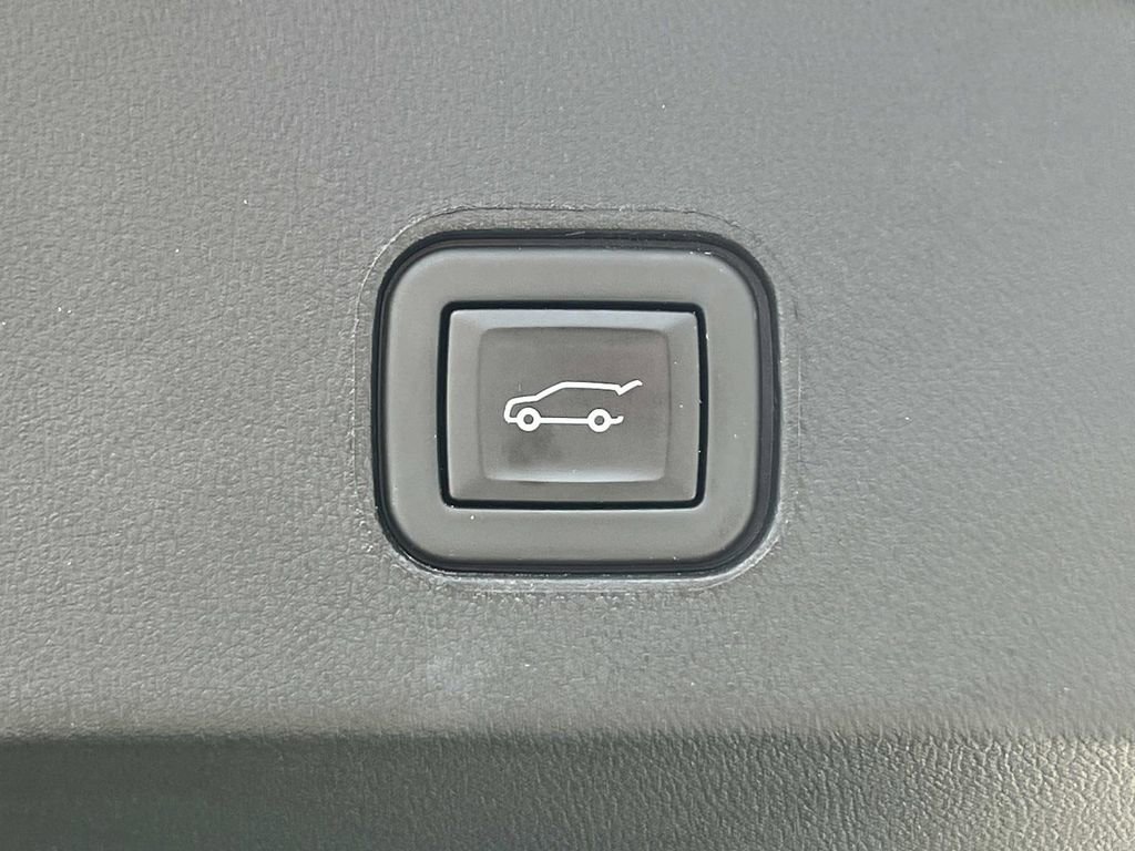 Used 2025 Cadillac Lyriq Sport AWD/4WD image 13