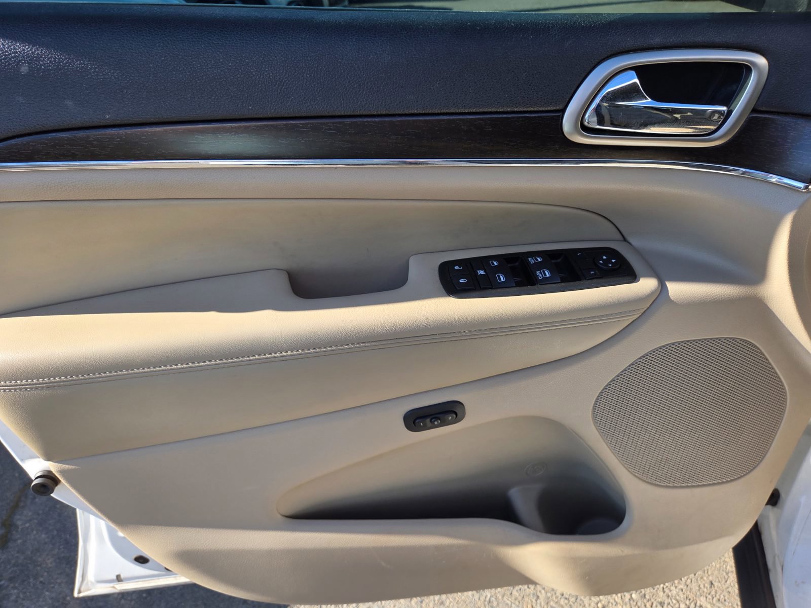 Used 2014 Jeep Grand Cherokee Limited w/ Luxury Group II image 7