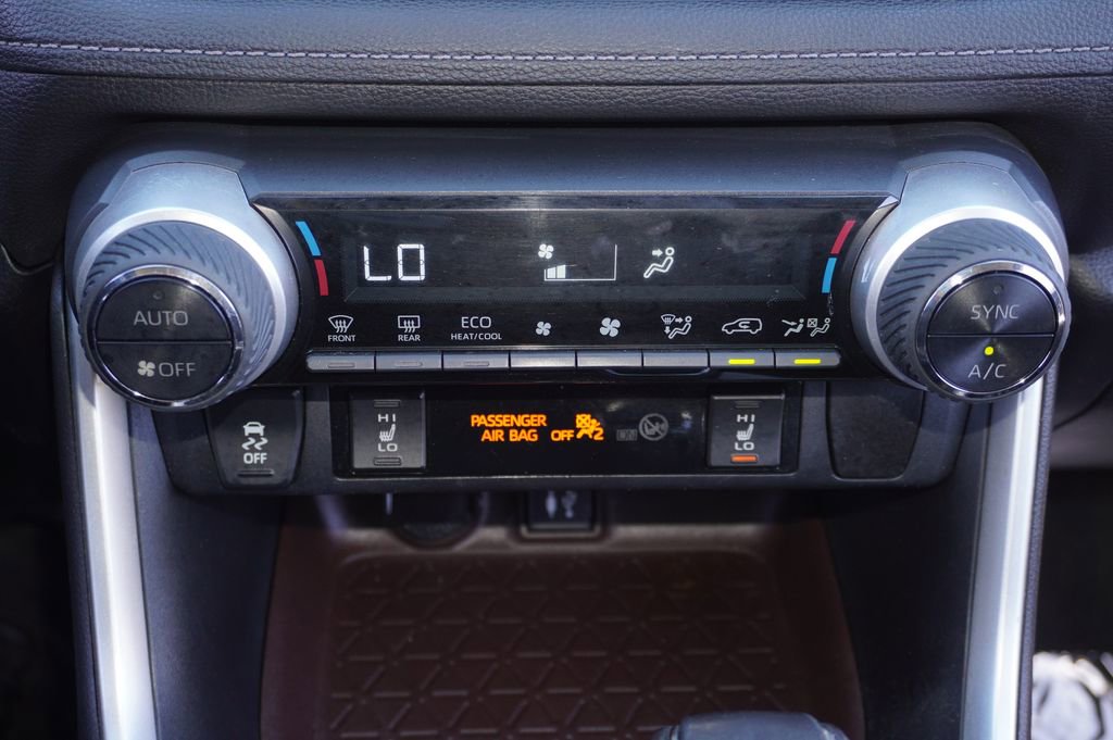 Used 2019 Toyota RAV4 Limited w/ Carpet Mat Package AWD/4WD image 17