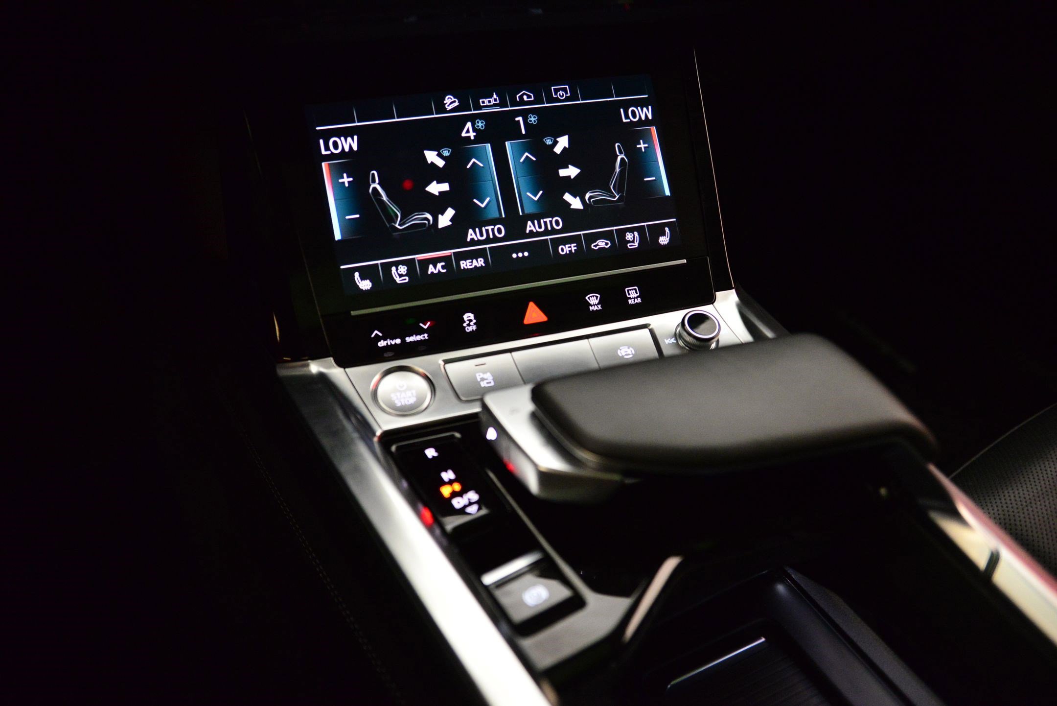 Used 2020 Audi e-tron Premium Plus image 27