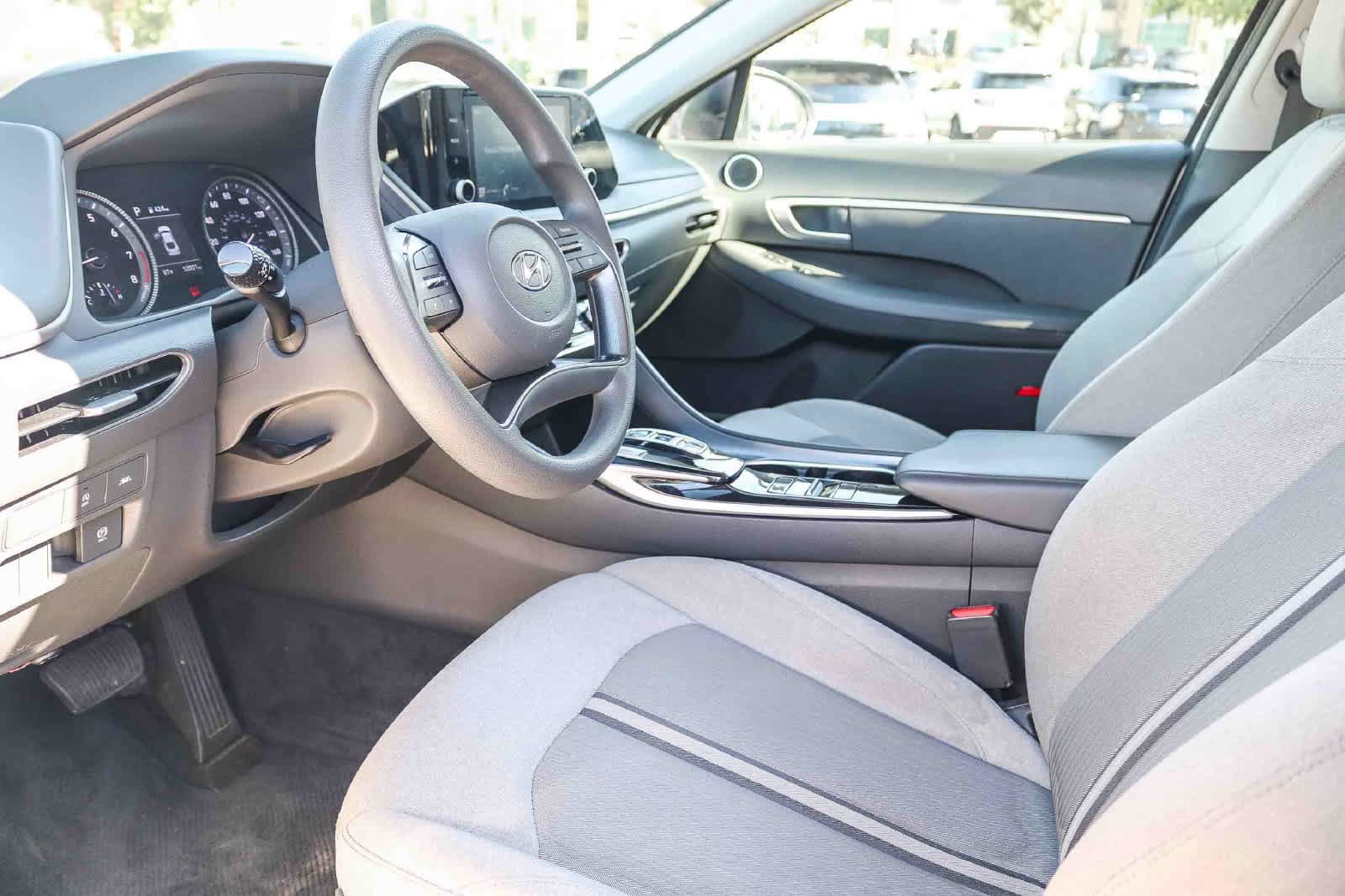 Used 2021 Hyundai Sonata SE w/ Preferred Accessory Package FWD image 18
