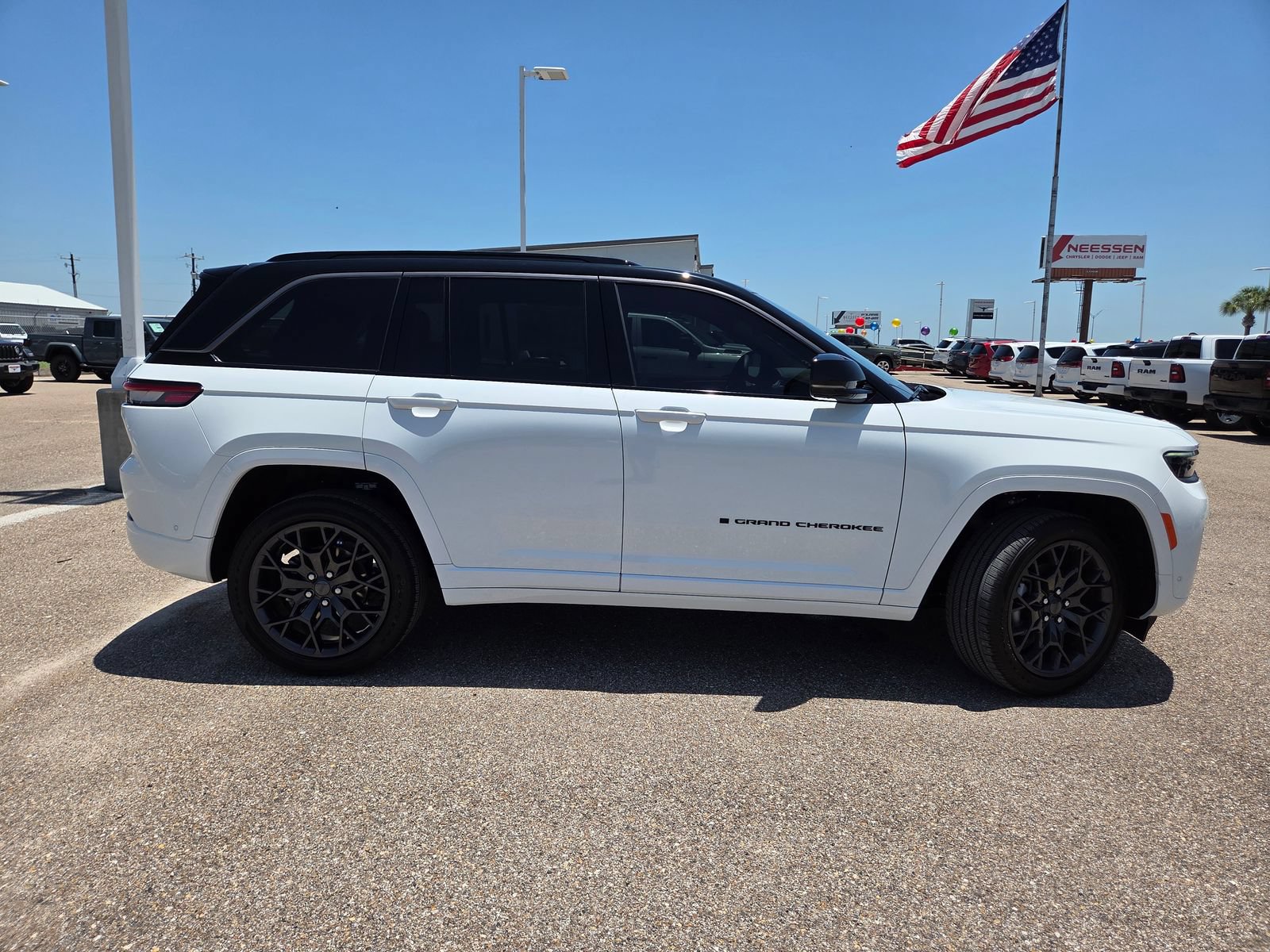New 2026 Jeep Grand Cherokee Summit AWD/4WD image 8