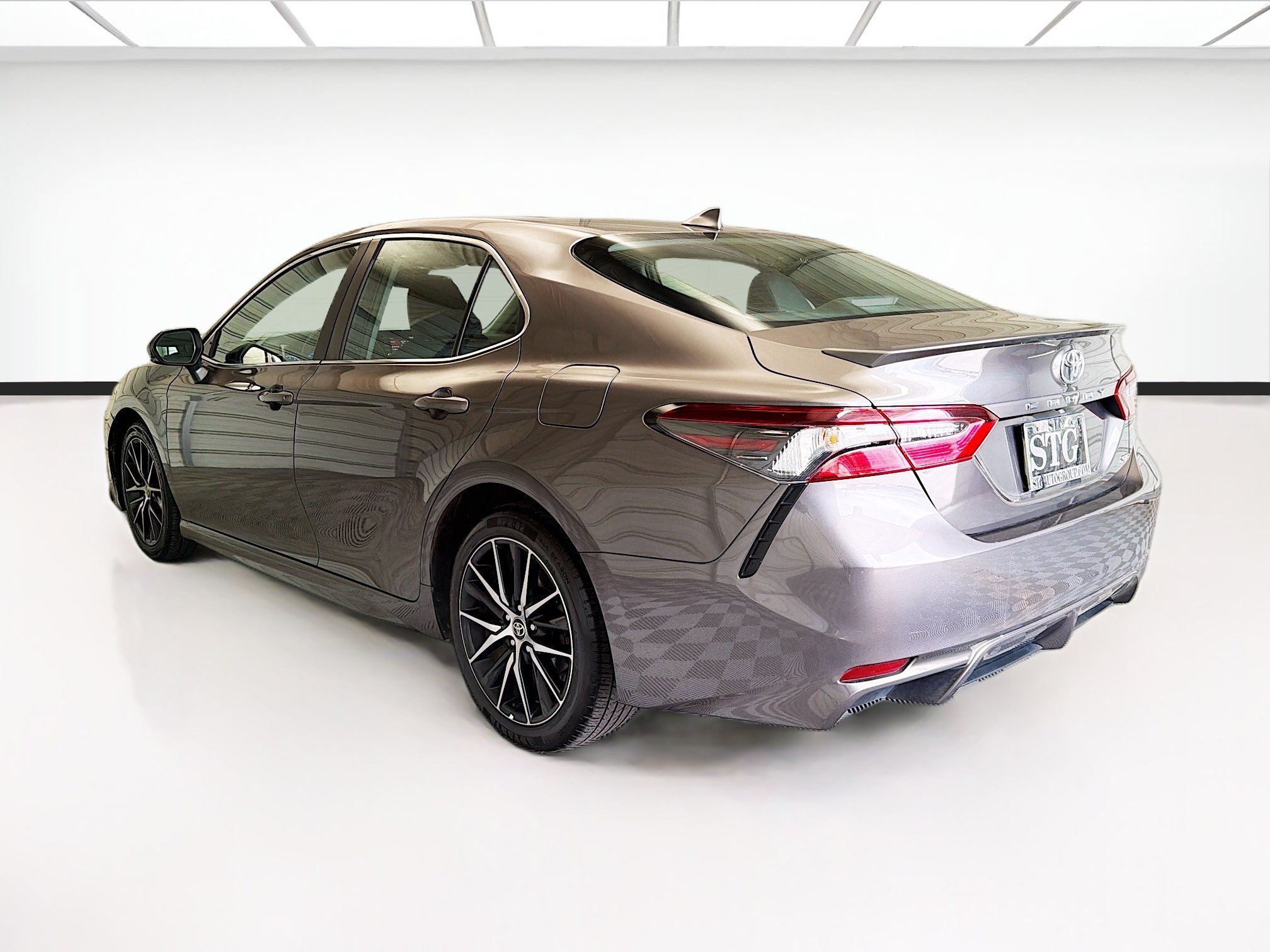 Used 2024 Toyota Camry SE FWD image 6