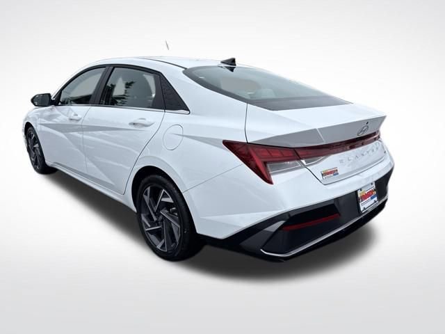 Certified 2025 Hyundai Elantra Limited image 3