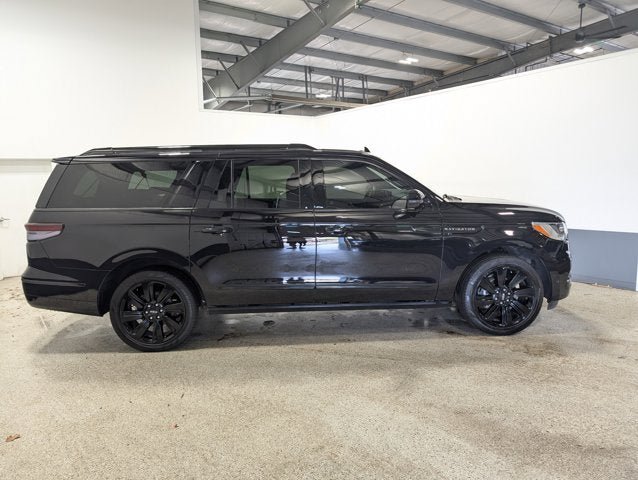 Used 2024 Lincoln Navigator L Reserve w/ Equipment Group 201A AWD/4WD image 2