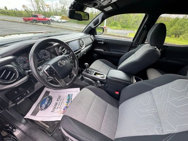 Used 2020 Toyota Tacoma TRD Off-Road w/ Technology Package image 11