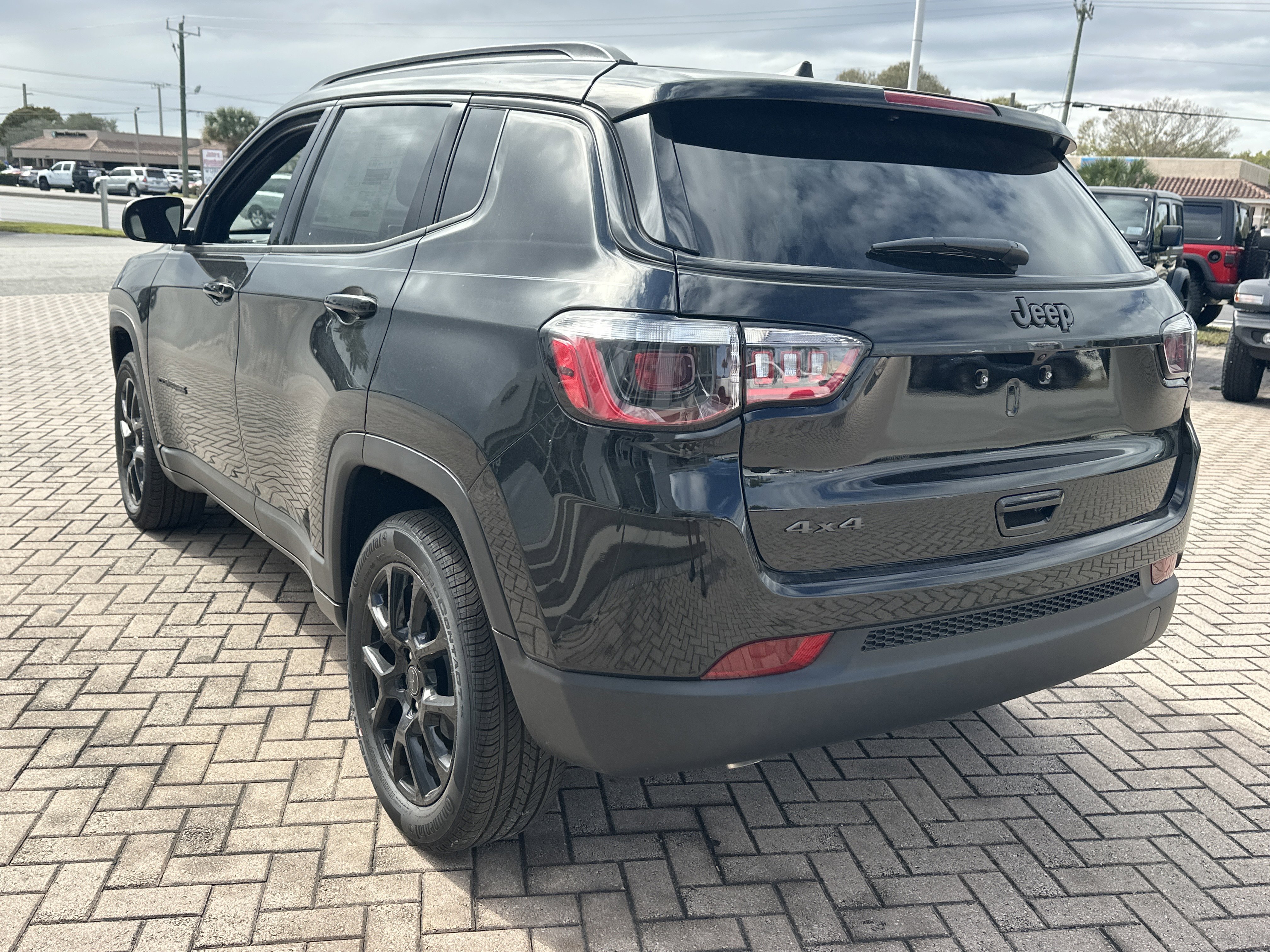 New 2026 Jeep Compass Latitude image 9