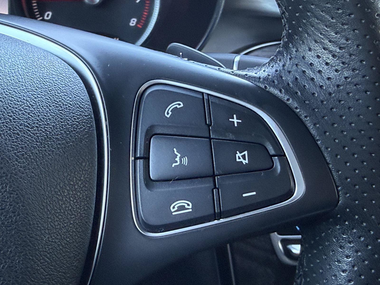 Used 2019 Mercedes-Benz GLC 300 4MATIC image 19