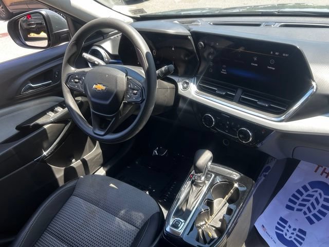 Used 2025 Chevrolet Trax LT FWD image 19
