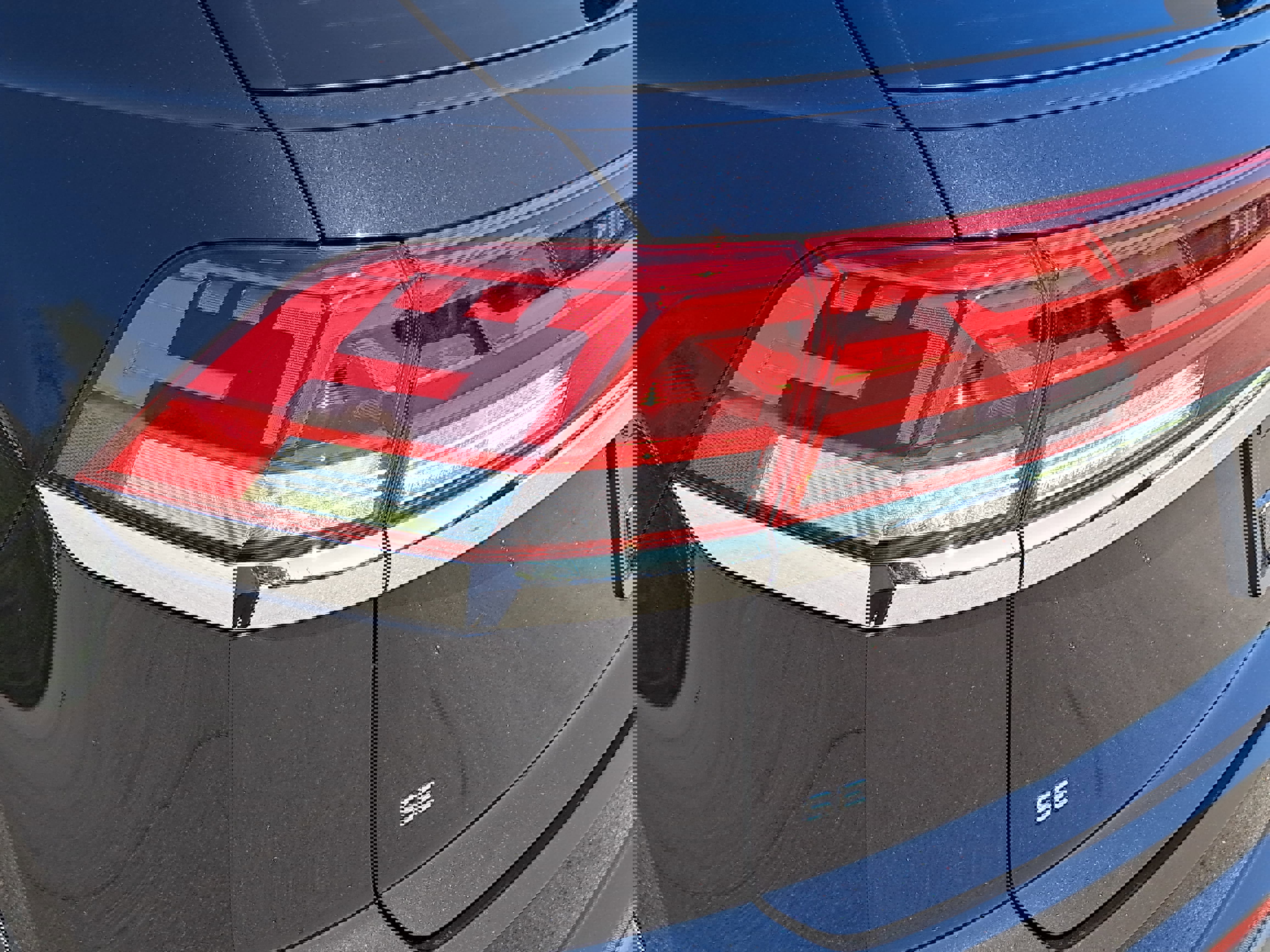 Certified 2024 Volkswagen Atlas Cross Sport SE w/ Panoramic Sunroof Package image 33