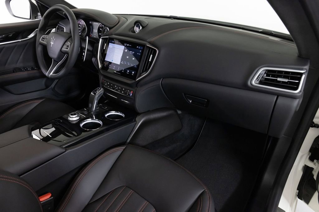 Used 2023 Maserati Ghibli Modena image 31