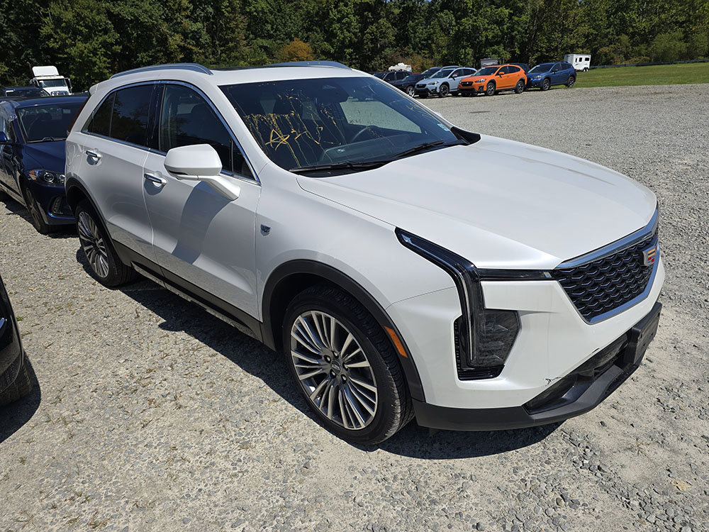 Used 2025 Cadillac XT4 Premium Luxury w/ Cold Weather Package AWD/4WD image 4