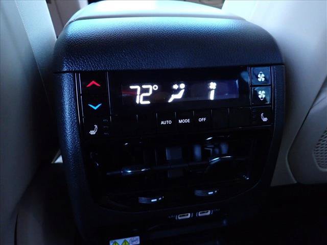 Used 2023 Jeep Grand Cherokee L Limited w/ Luxury Tech Group II AWD/4WD image 11