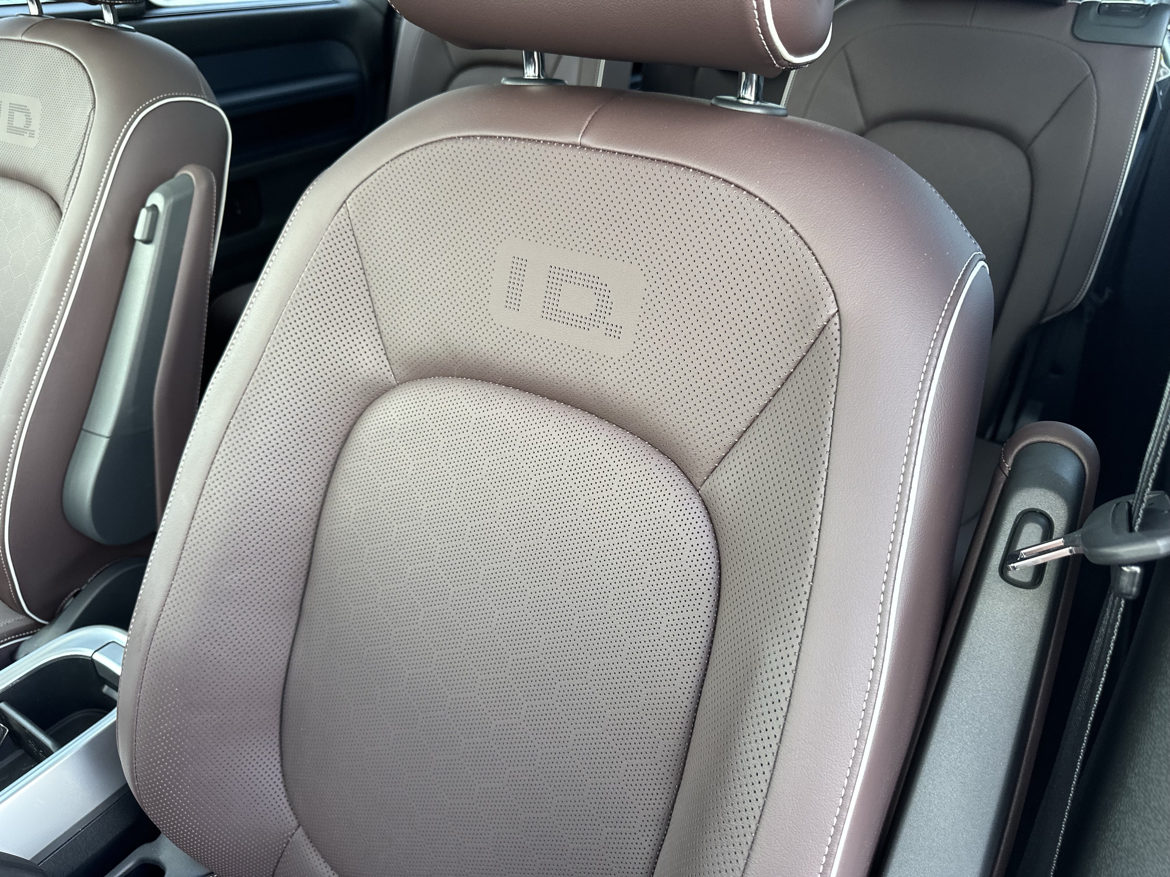 Certified 2025 Volkswagen ID. Buzz Pro S Plus AWD/4WD image 20
