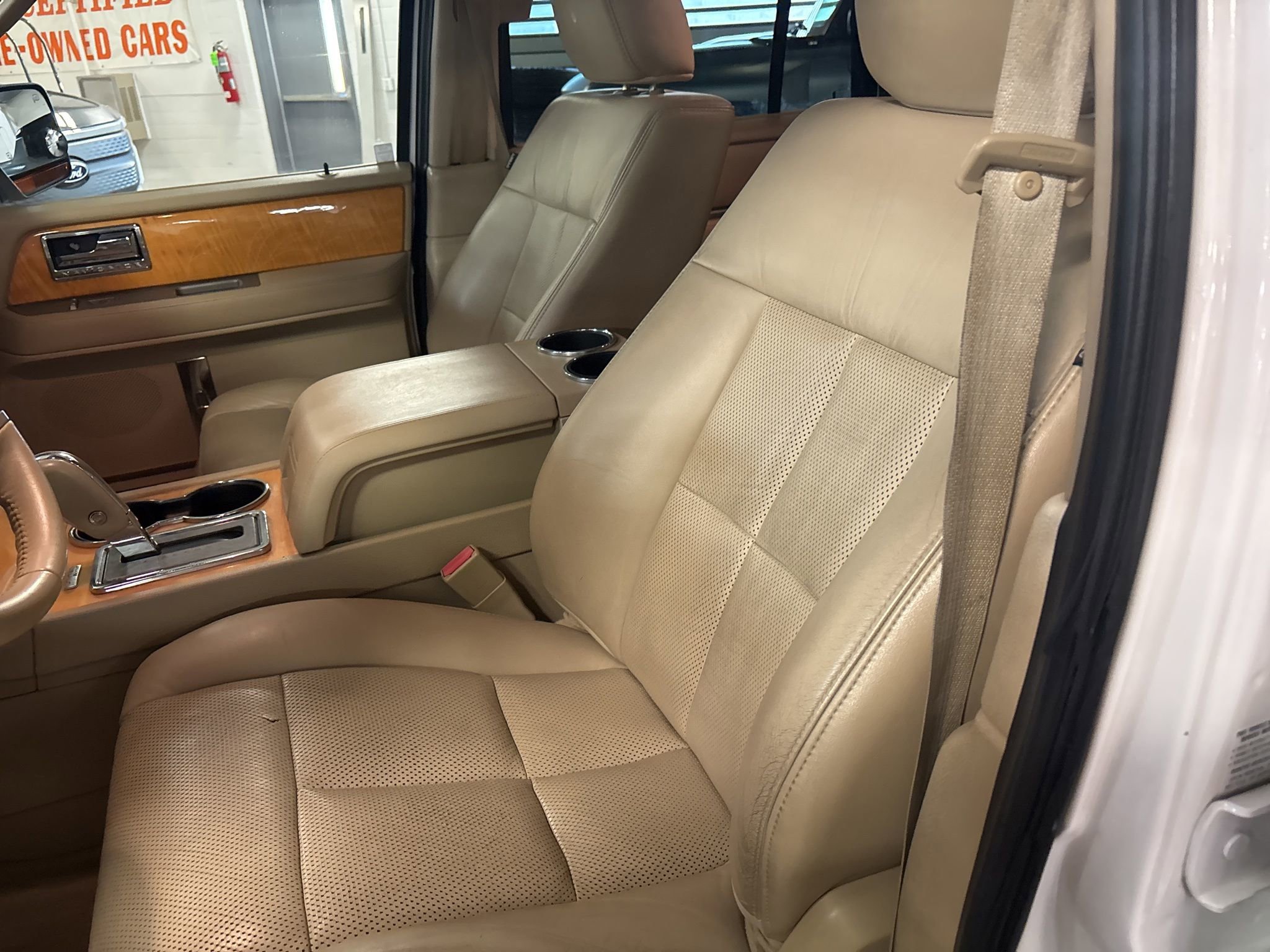 Used 2010 Lincoln Navigator L 4WD image 18