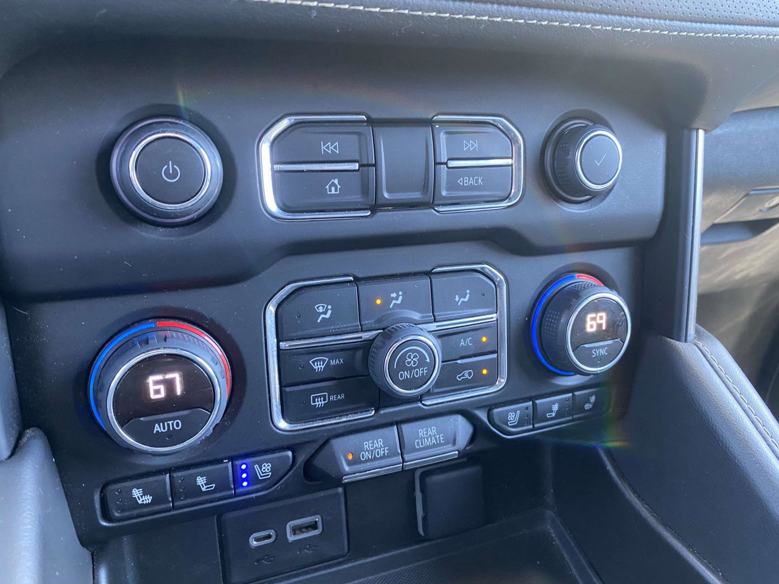 Used 2023 Chevrolet Suburban Premier RWD image 26