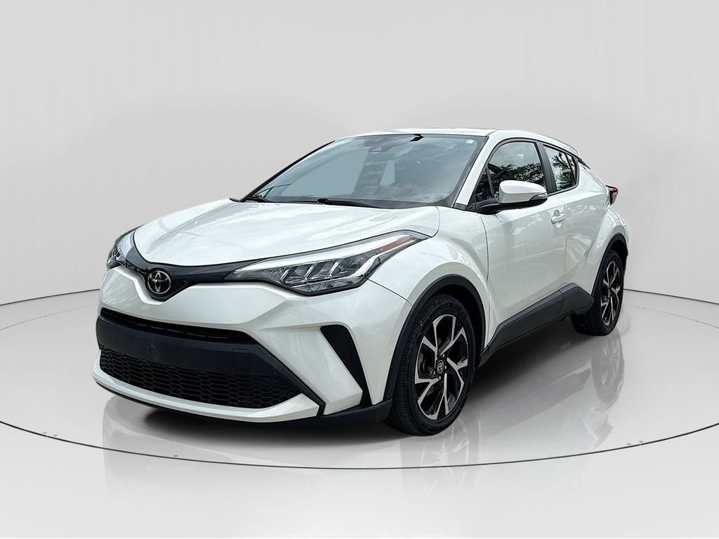 Used 2021 Toyota C-HR XLE FWD image 3