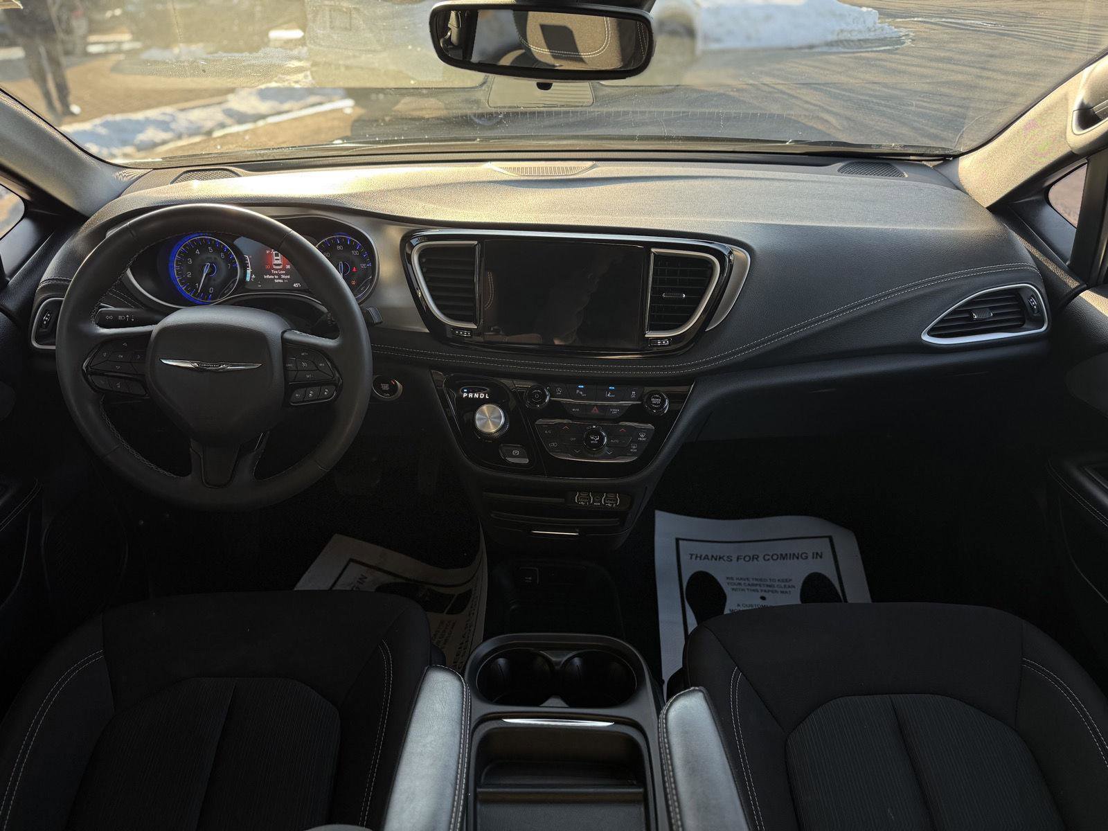 Used 2023 Chrysler Pacifica Touring image 26