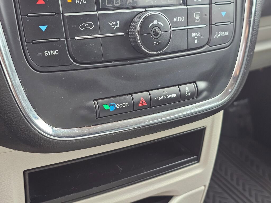 Used 2016 Chrysler Town & Country Touring image 37