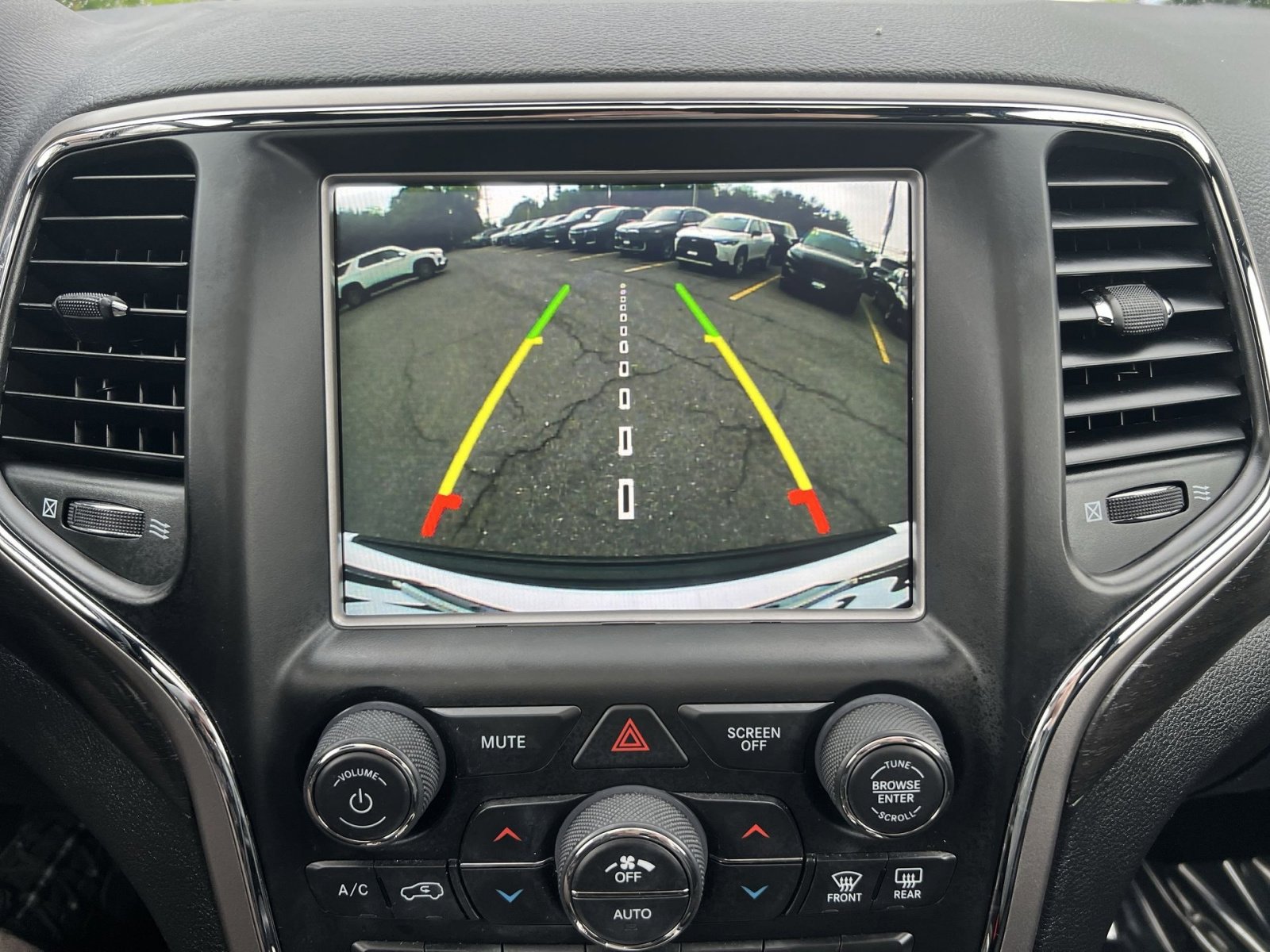Used 2018 Jeep Grand Cherokee Altitude AWD/4WD image 19