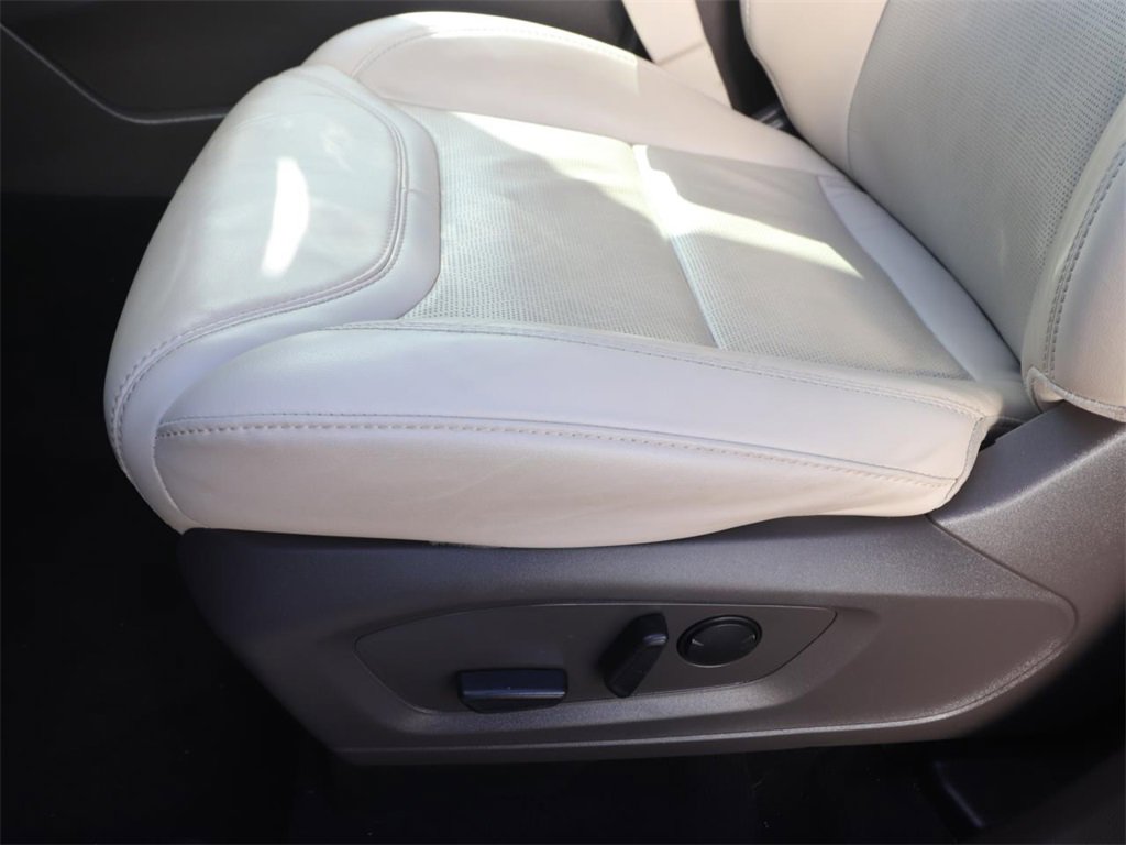 Certified 2022 Ford Explorer Platinum w/ Equipment Group 601A image 15