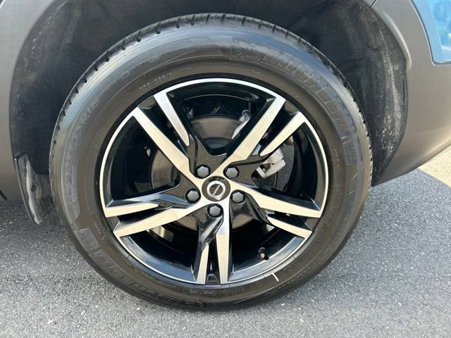Certified 2025 Volvo XC40 B5 Core AWD/4WD image 9