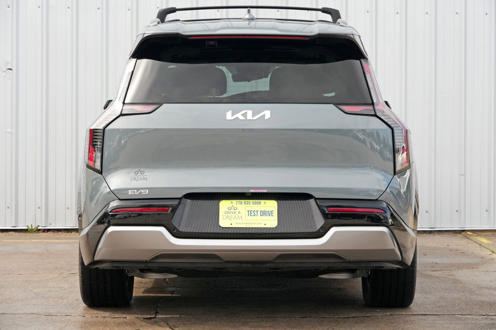 Used 2024 Kia EV9 Land image 11