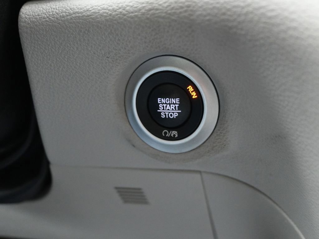 Used 2023 Chrysler Pacifica Limited image 23