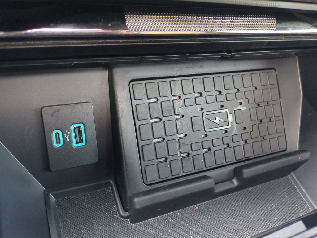 Used 2024 Ford F150 Lightning Lariat image 27