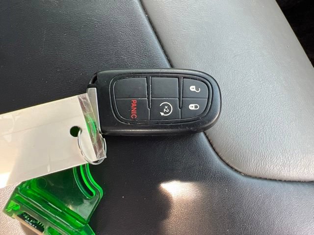Used 2014 Jeep Cherokee Limited w/ Technology Group FWD image 39