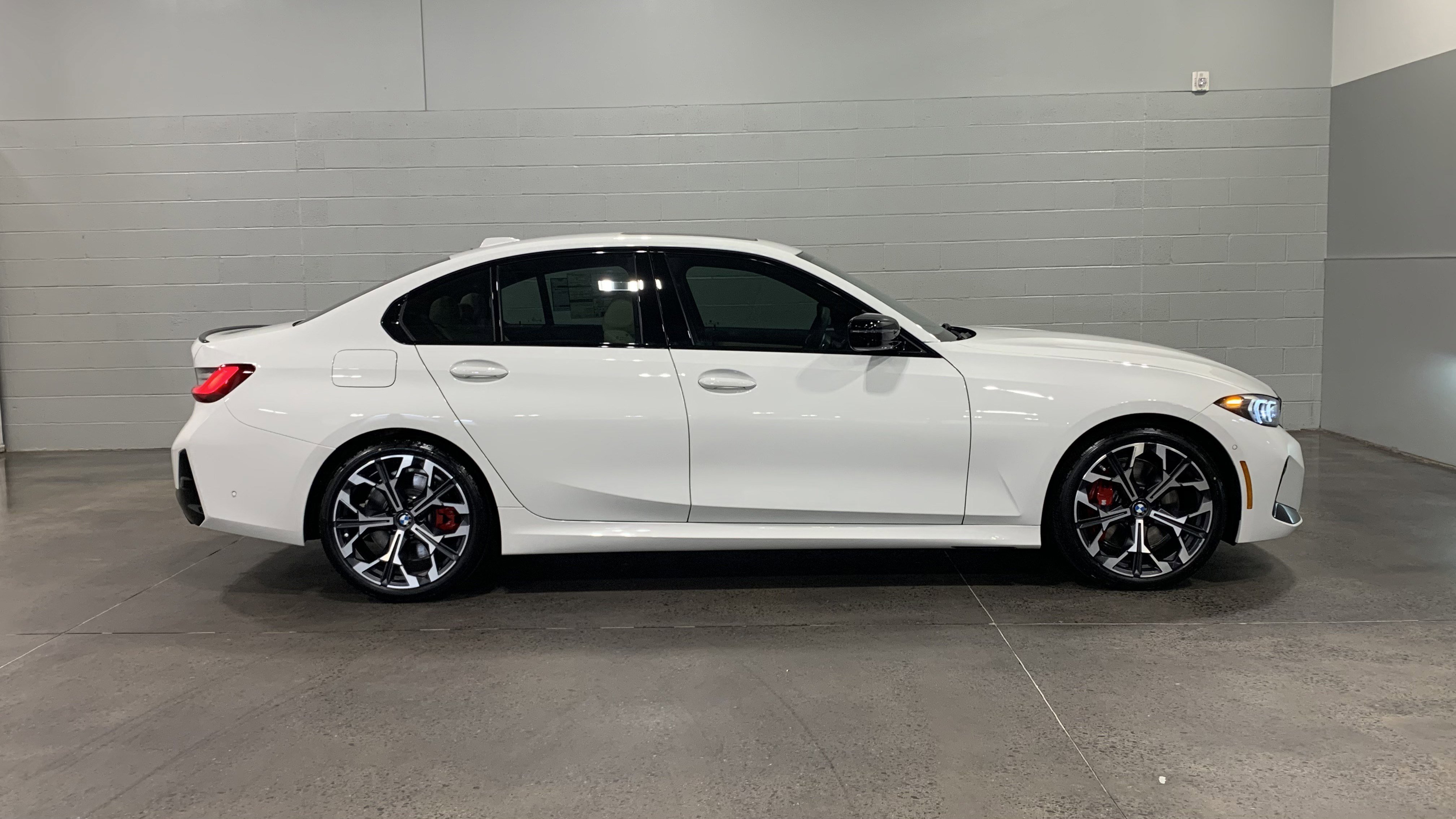 Used 2026 BMW 330i Sedan w/ M Sport Package RWD image 9