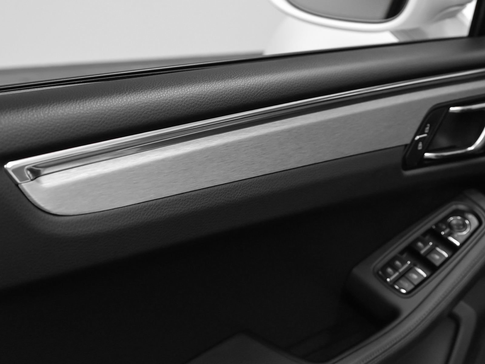 Certified 2026 Porsche Macan image 51