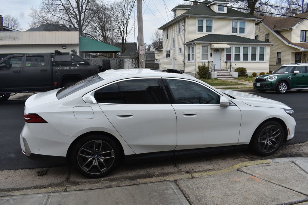 Used 2024 BMW i5 eDrive40i image 5