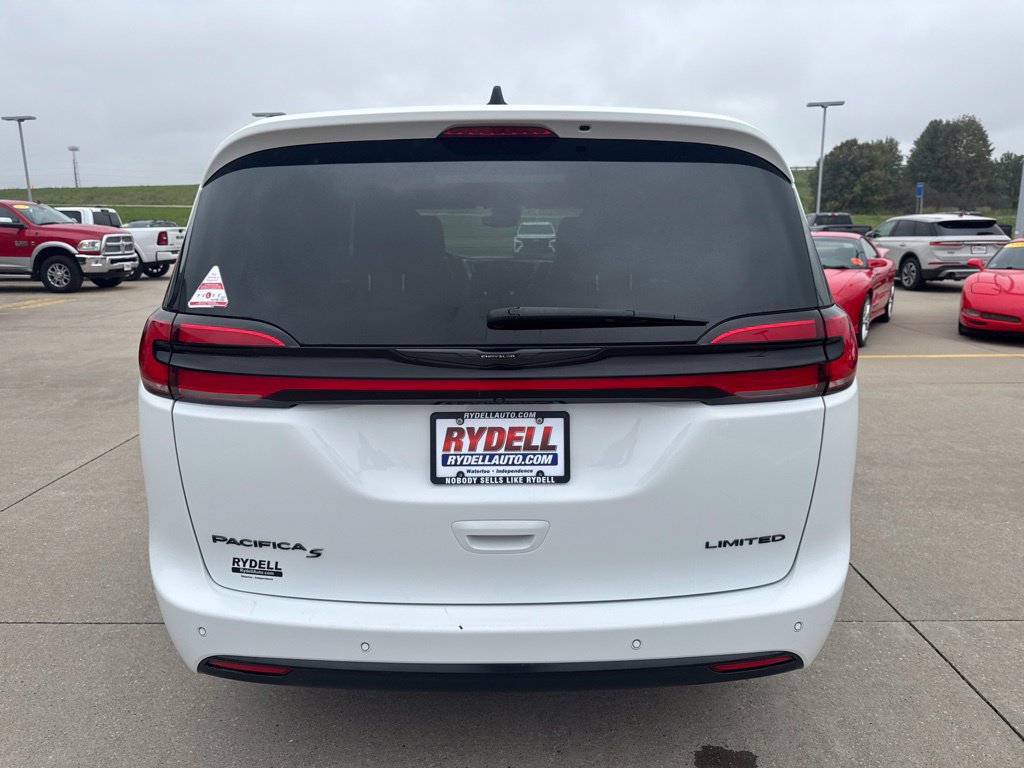 Used 2025 Chrysler Pacifica Limited FWD image 37