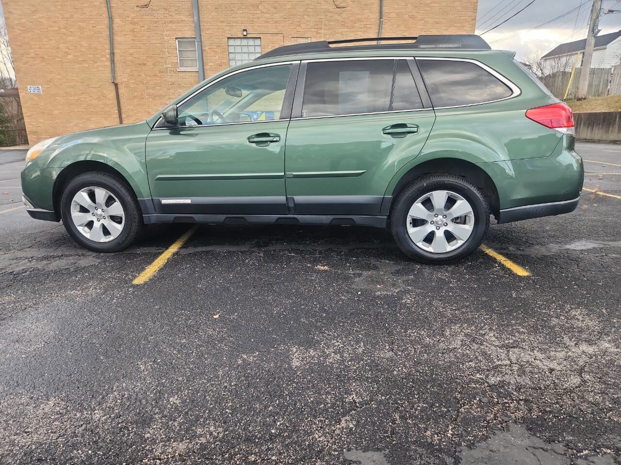 Used 2011 Subaru Outback 2.5i Premium image 8