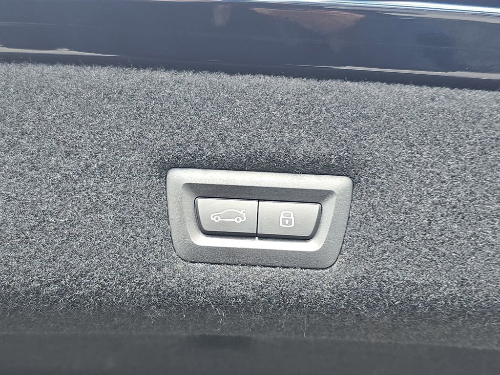 Used 2025 BMW i7 eDrive50 w/ M Sport Package image 16