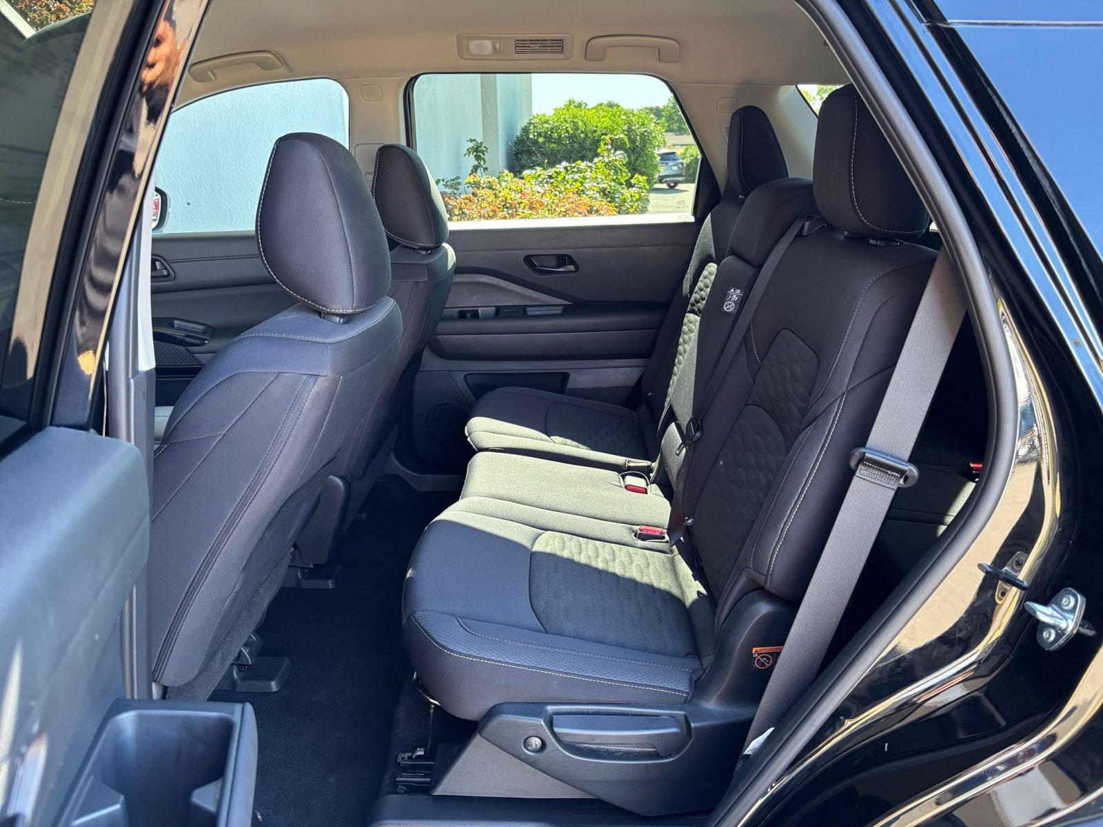 Used 2025 Nissan Pathfinder SV FWD image 27