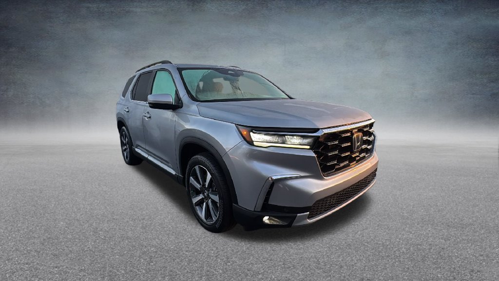 Used 2023 Honda Pilot Touring image 3
