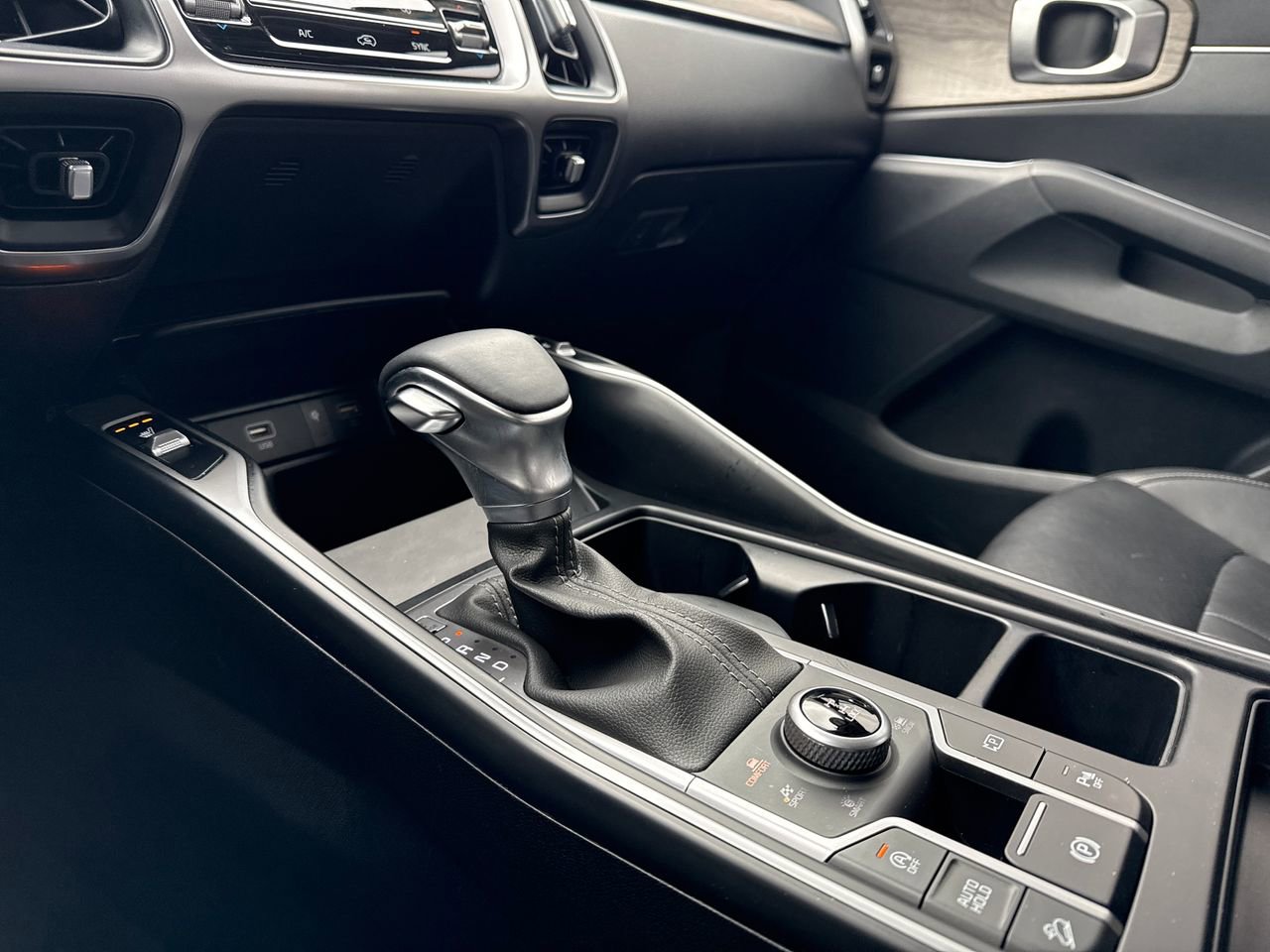 Used 2023 Kia Sorento X-Line EX image 24