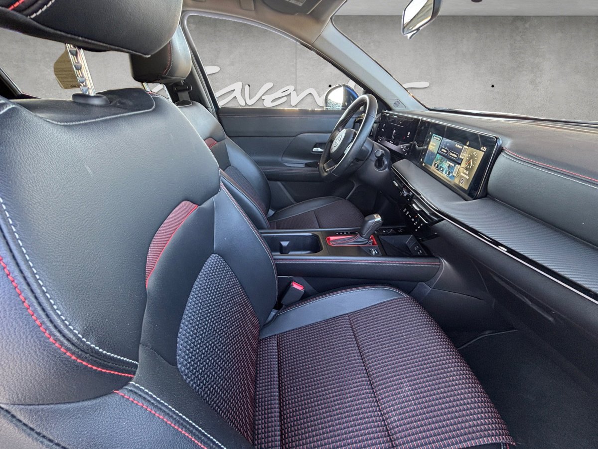 Used 2025 Nissan Kicks SR image 29