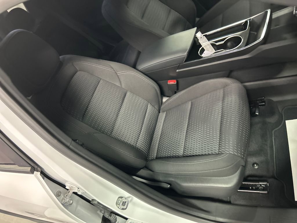 Used 2025 Chevrolet Equinox LT w/ Safety and Technology Package image 25